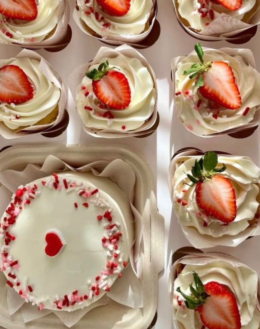 FloJo's Sweets Bento Cake & Cupcake Bundle – The Ultimate Sweet Gift Set
