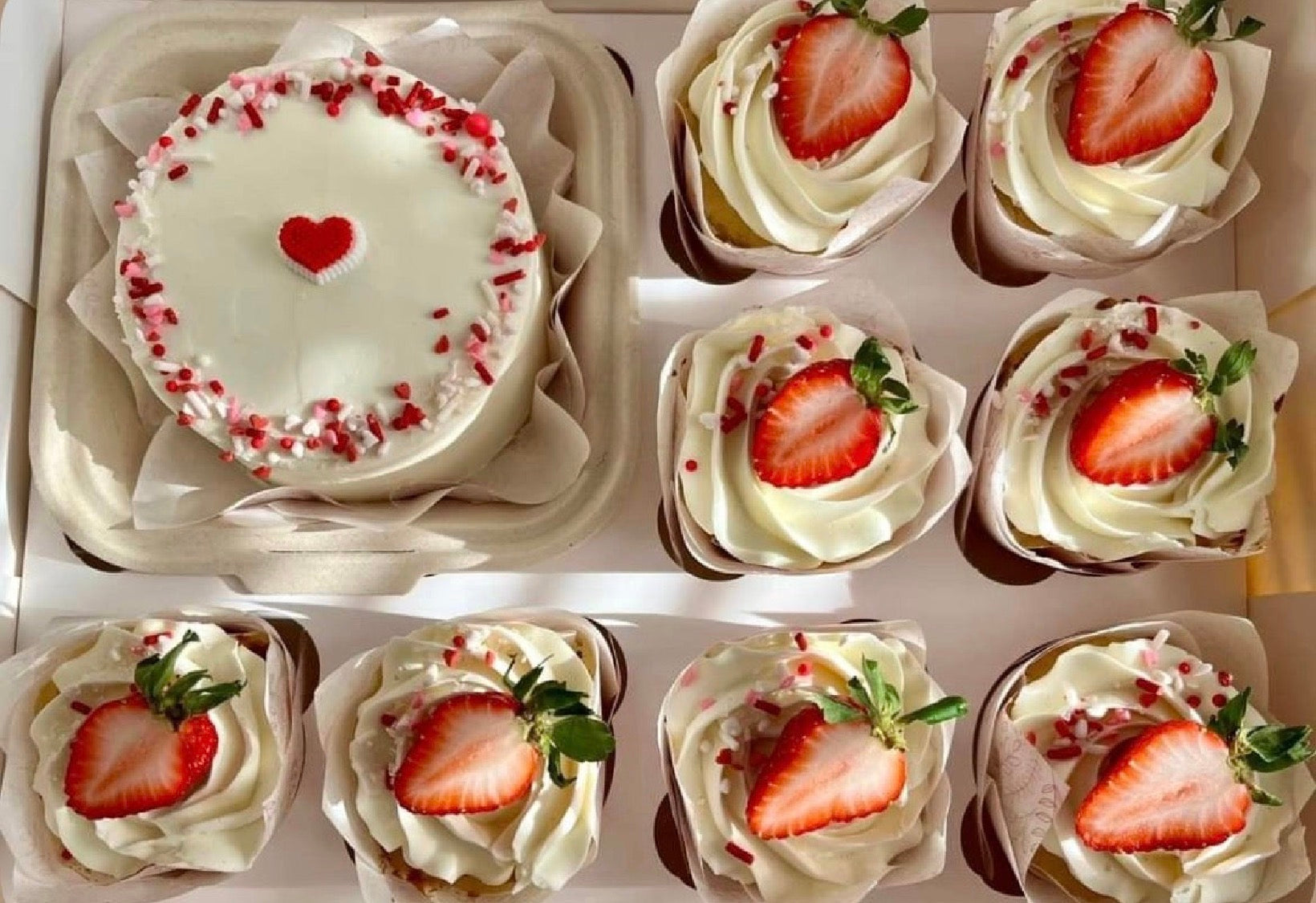 FloJo's Sweets Bento Cake & Cupcake Bundle – The Ultimate Sweet Gift Set
