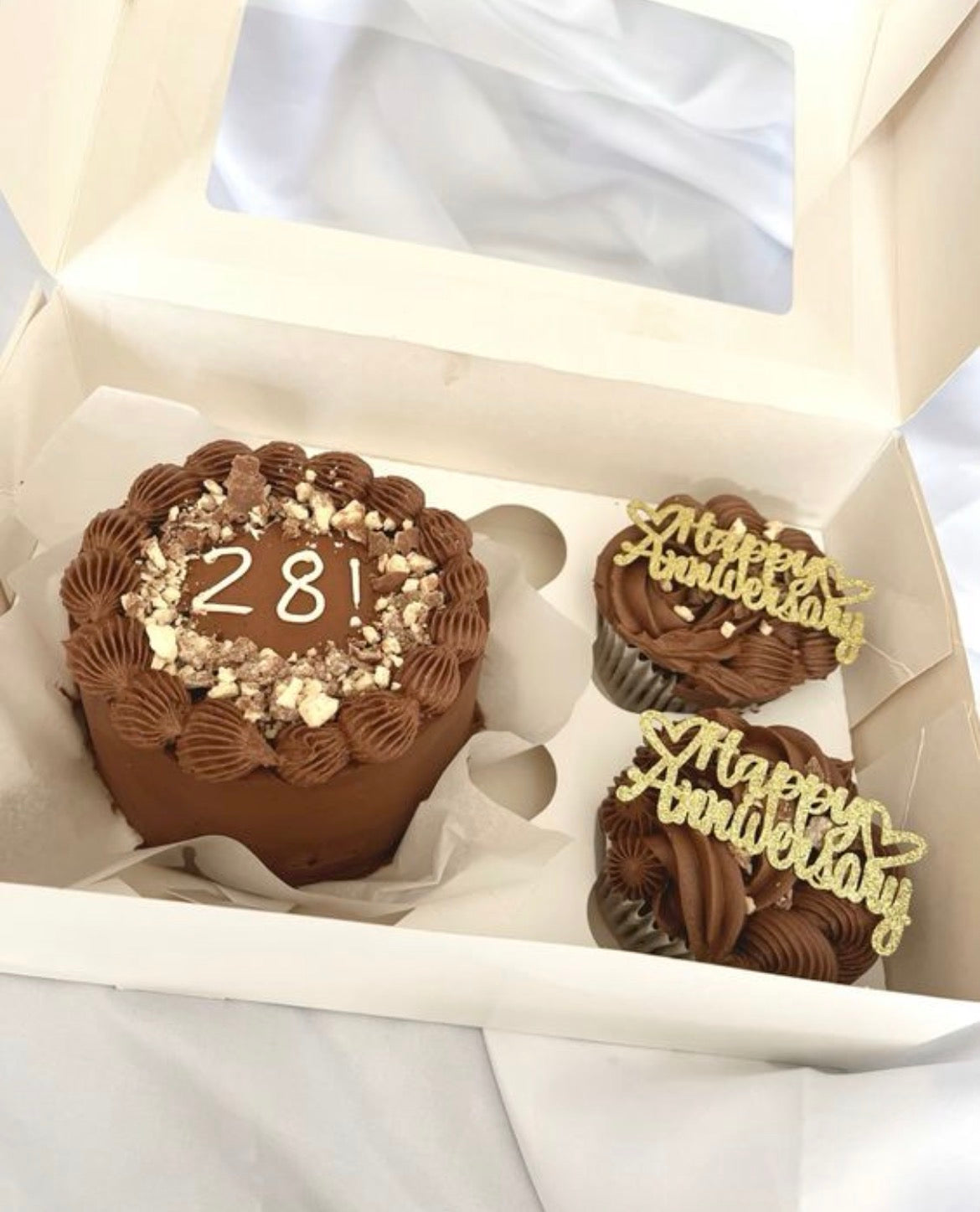 FloJo's Sweets Bento Cake & Cupcake Bundle – The Ultimate Sweet Gift Set