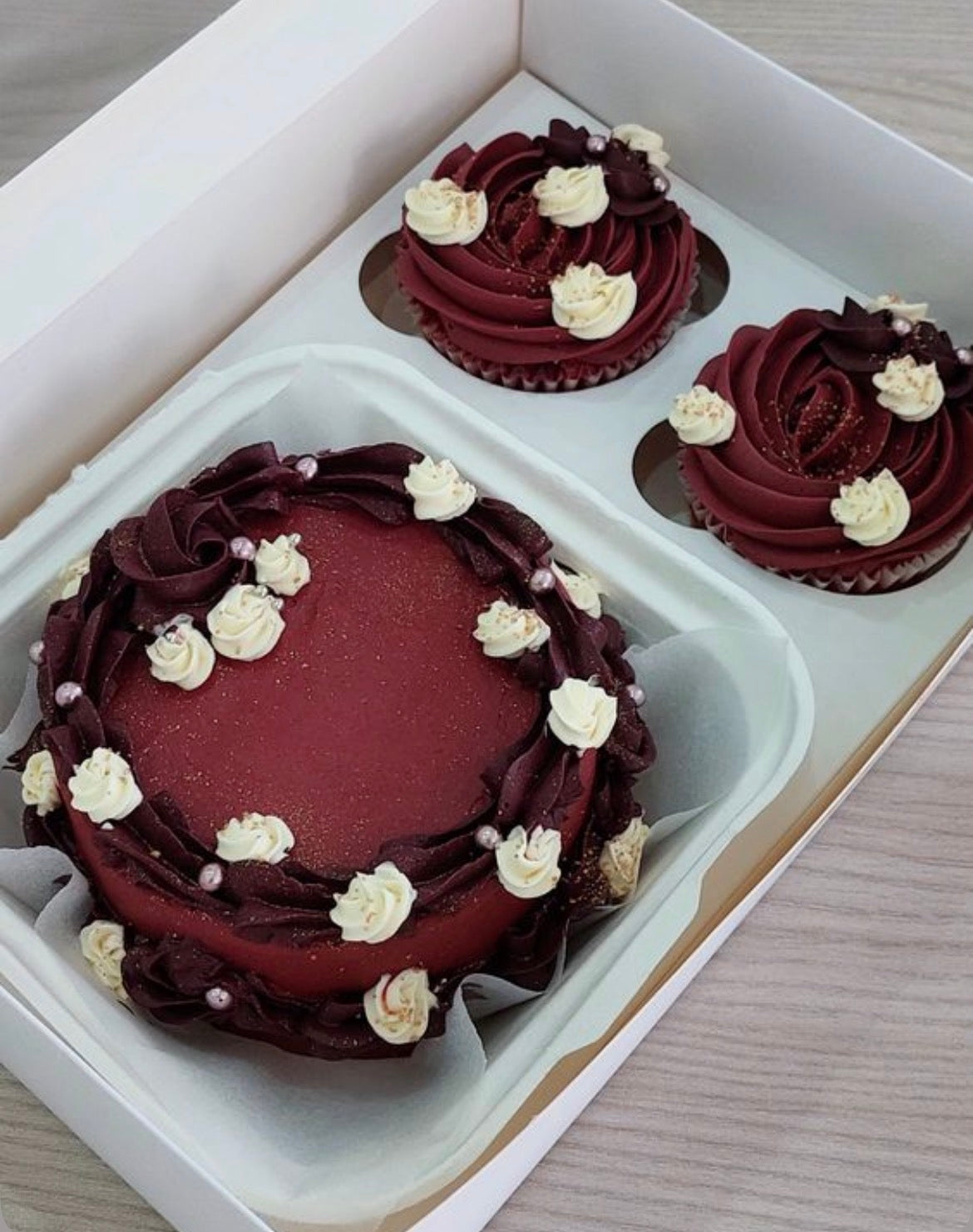 FloJo's Sweets Bento Cake & Cupcake Bundle – The Ultimate Sweet Gift Set