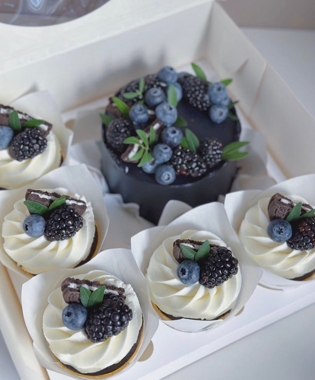 FloJo's Sweets Bento Cake & Cupcake Bundle – The Ultimate Sweet Gift Set