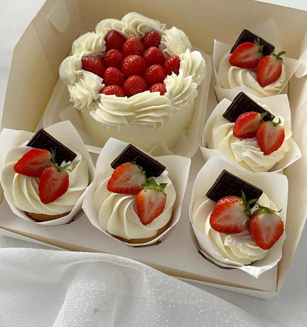 FloJo's Sweets Bento Cake & Cupcake Bundle – The Ultimate Sweet Gift Set