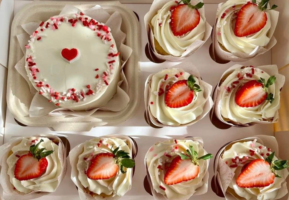 FloJo's Sweets Bento Cake & Cupcake Bundle – The Ultimate Sweet Gift Set