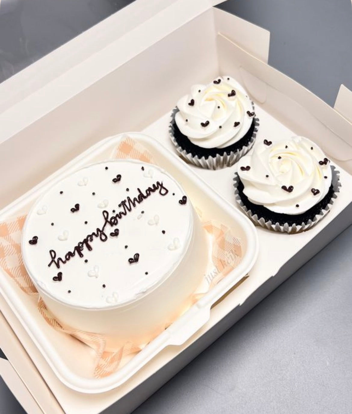 FloJo's Sweets Bento Cake & Cupcake Bundle – The Ultimate Sweet Gift Set