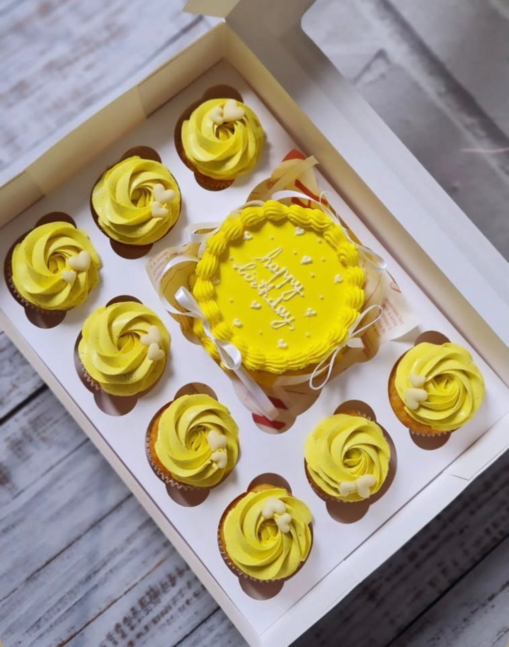 FloJo's Sweets Bento Cake & Cupcake Bundle – The Ultimate Sweet Gift Set