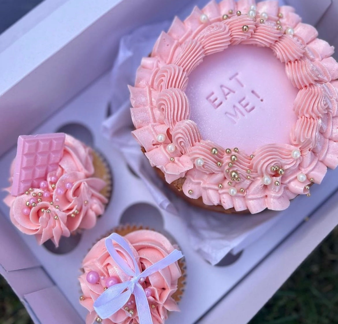 FloJo's Sweets Bento Cake & Cupcake Bundle – The Ultimate Sweet Gift Set